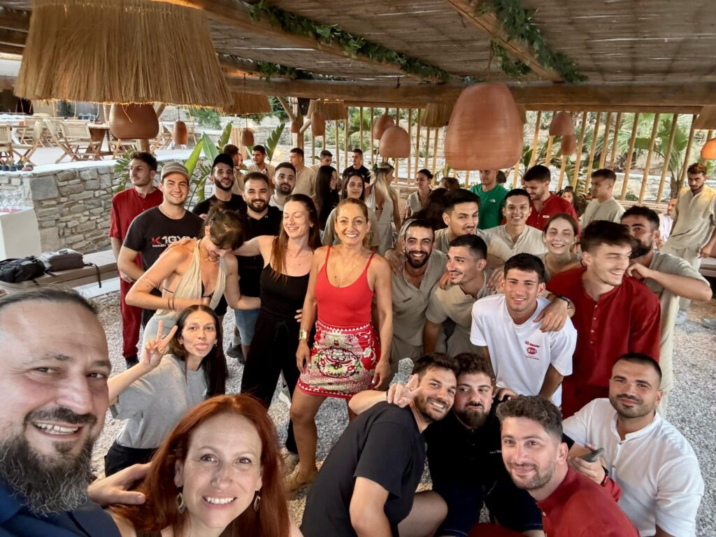 Οι νέοι που φροντίζουν την Ελληνική Σεζόν